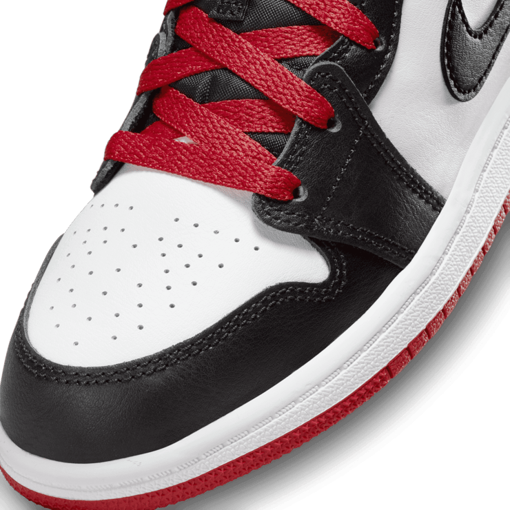Air Jordan 1 Mid 'Gym Red Black Toe' (PS) Angle 4