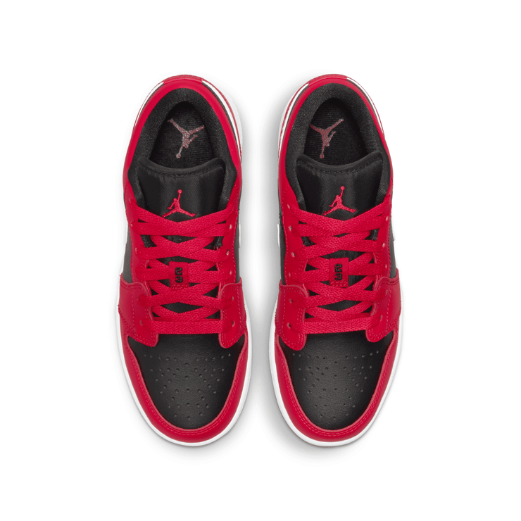 Air Jordan 1 Low 'Black Very Berry' (GS) Angle 2