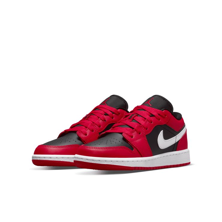 Air Jordan 1 Low 'Black Very Berry' (GS) Angle 3