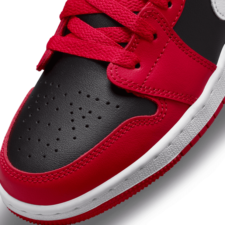 Air Jordan 1 Low 'Black Very Berry' (GS) Angle 5