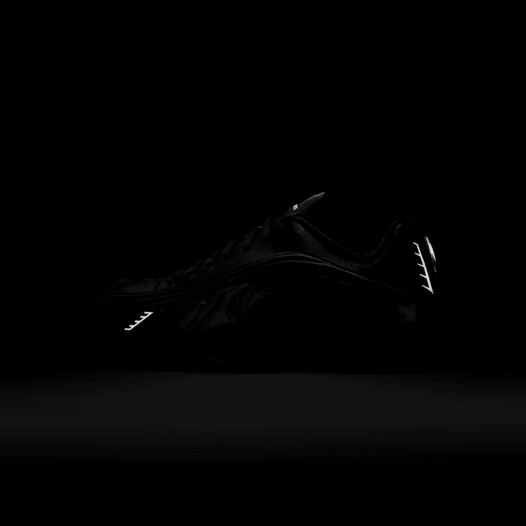 Nike Shox R4 Black (W) Angle 7