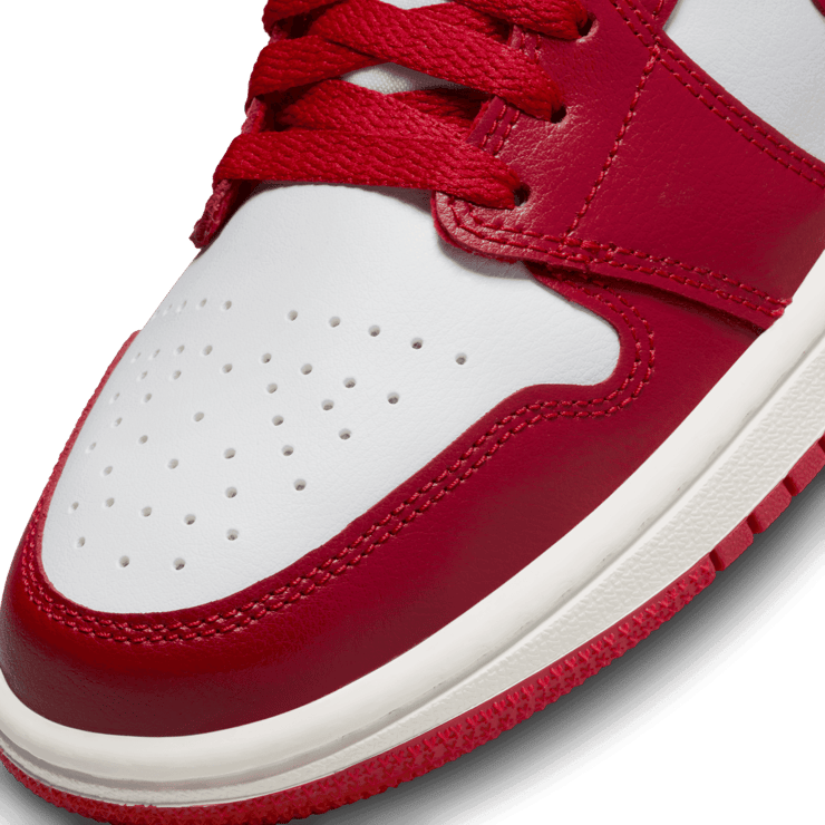 Jordan 1 Low Red Toe (W) Angle 4