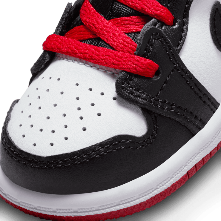 Air Jordan 1 Mid 'Gym Red Black Toe' (TD) Angle 4