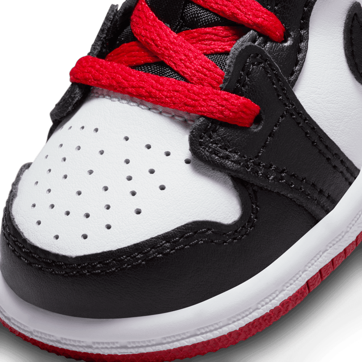 Air Jordan 1 Mid  'Gym Red Black Toe' (TD) Angle 4