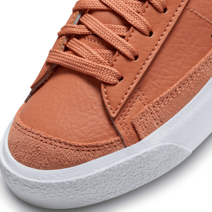 Nike Blazer Low '77 'Amber Brown' (GS) Angle 5