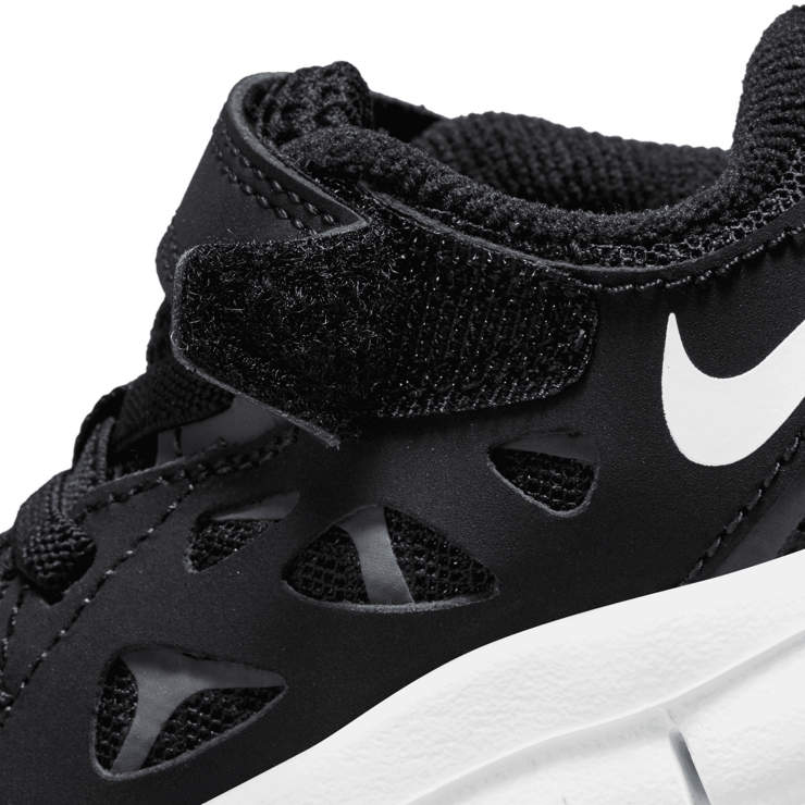 Nike Free Run 2 'Black White' (TD) Angle 5