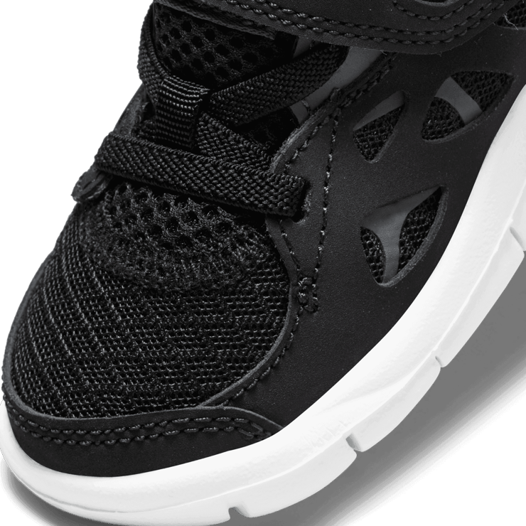Nike Free Run 2 'Black White' (TD) Angle 4