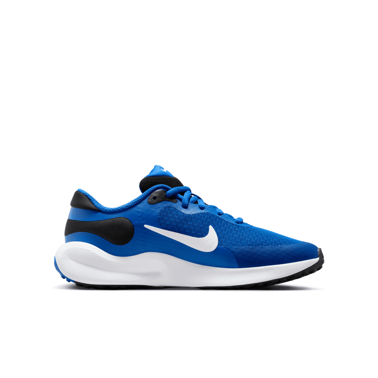 Nike Revolution 7 (GS) Angle 1