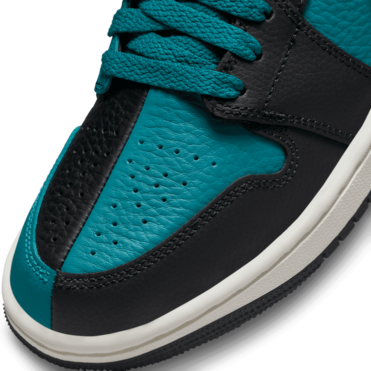 Jordan 1 Low Split Bright Spruce Black (W) Angle 4