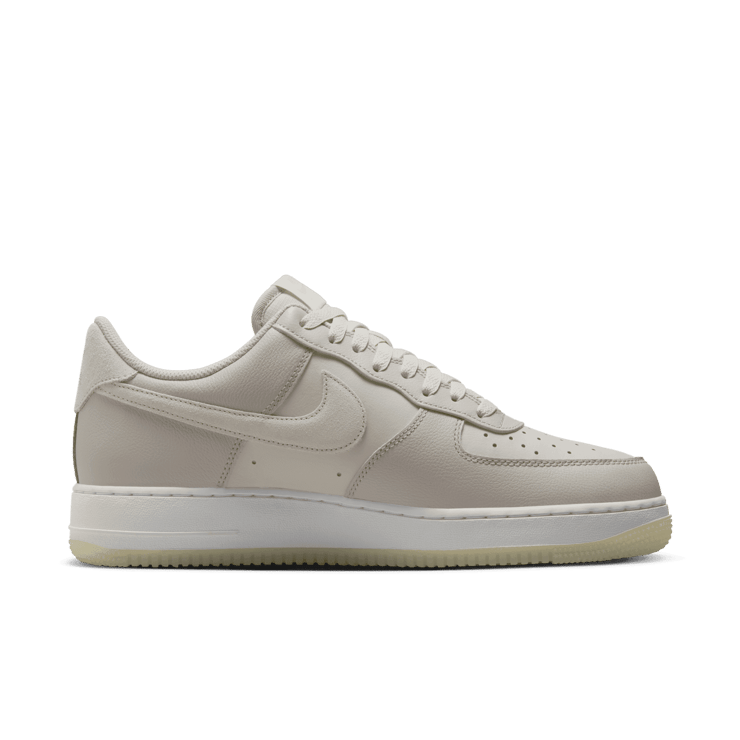 Nike Air Force 1 '07 LV8 Angle 0