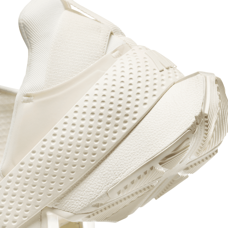 Nike Go FlyEase Easy On/Off Angle 3