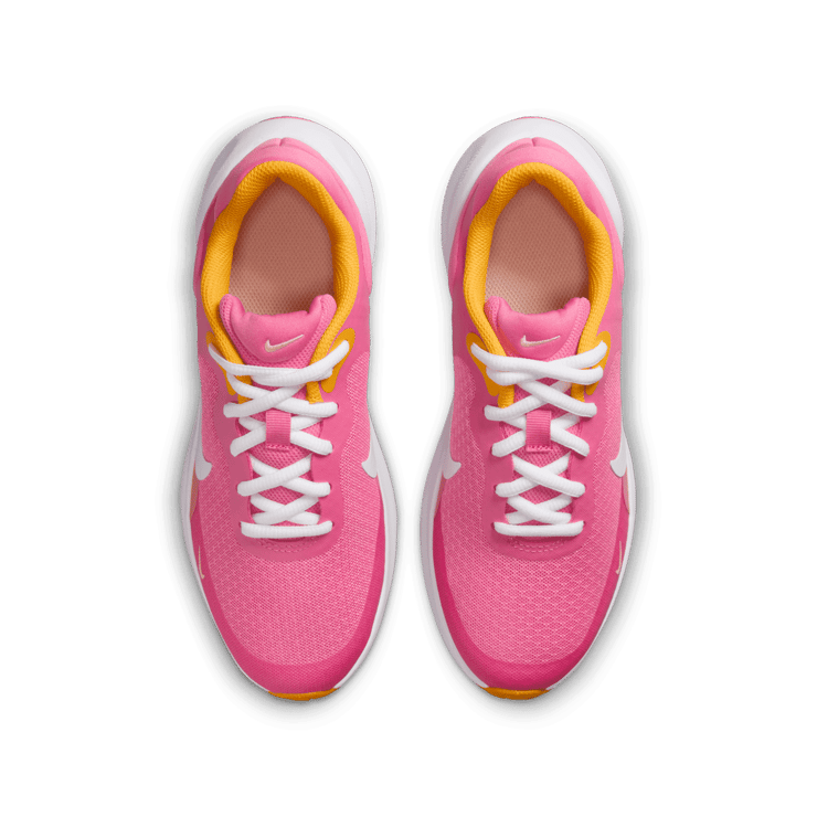 Nike Revolution 7 (GS) Angle 1