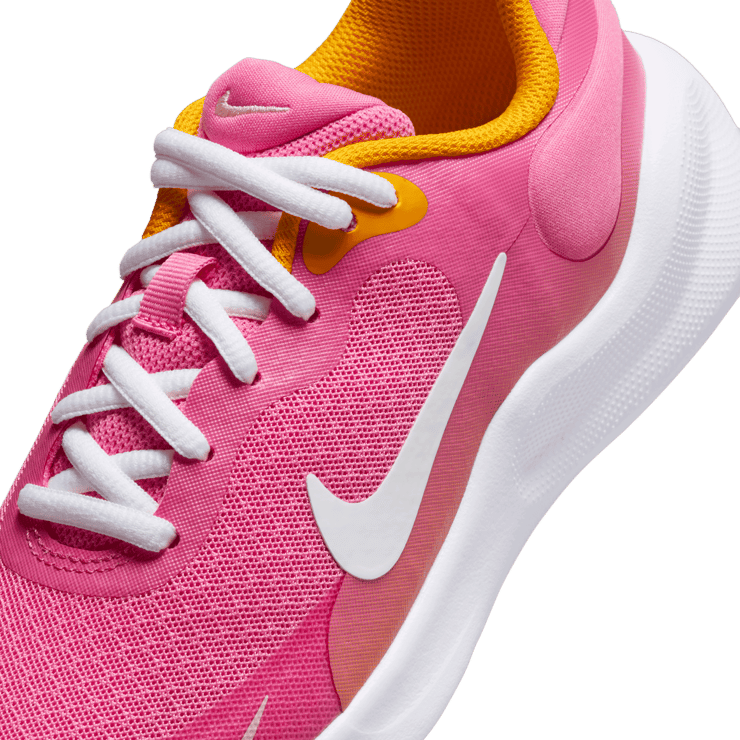 Nike Revolution 7 (GS) Angle 4