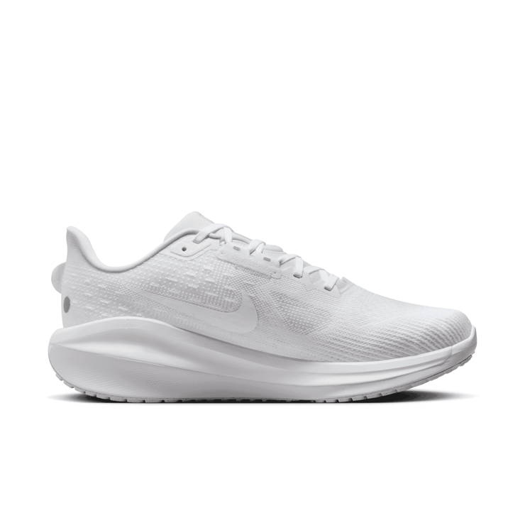 Nike Vomero 17 Road (Extra Wide) Angle 0