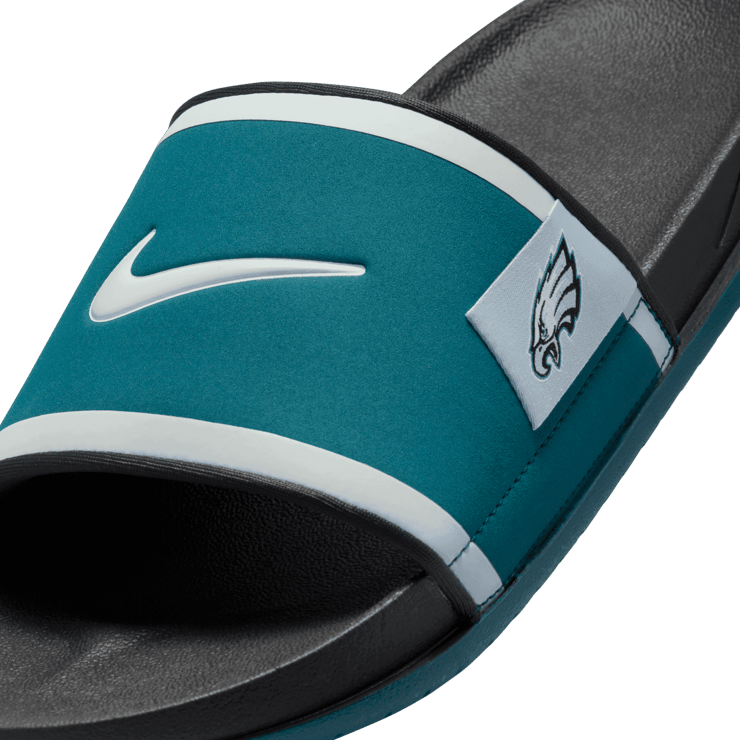 Nike Offcourt (Philadelphia Eagles) Offcourt Slides Angle 7