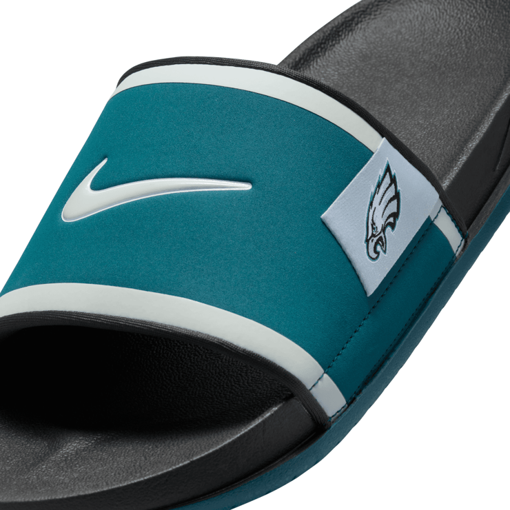 Nike Offcourt (Philadelphia Eagles) Offcourt Slides Angle 8