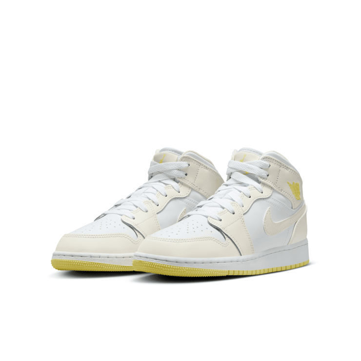 Air Jordan 1 Mid (GS) Angle 3