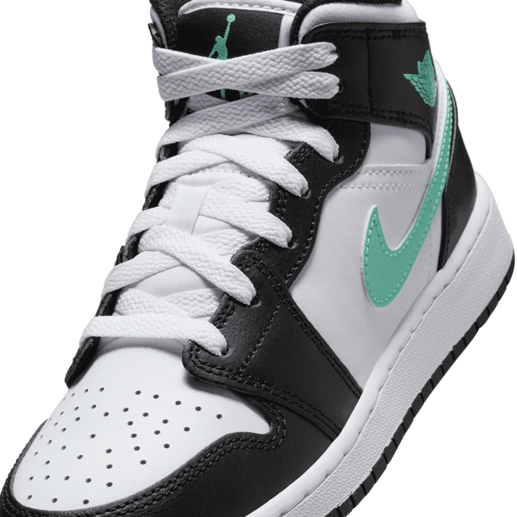 Air Jordan 1 Mid (GS) Angle 4