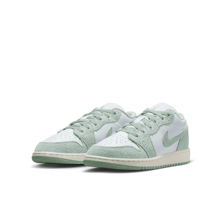 Air Jordan 1 Low SE 'Seafoam' (GS) Angle 2