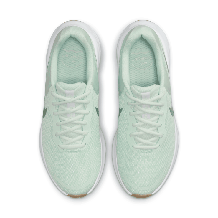 Nike Revolution 7 Road Angle 2