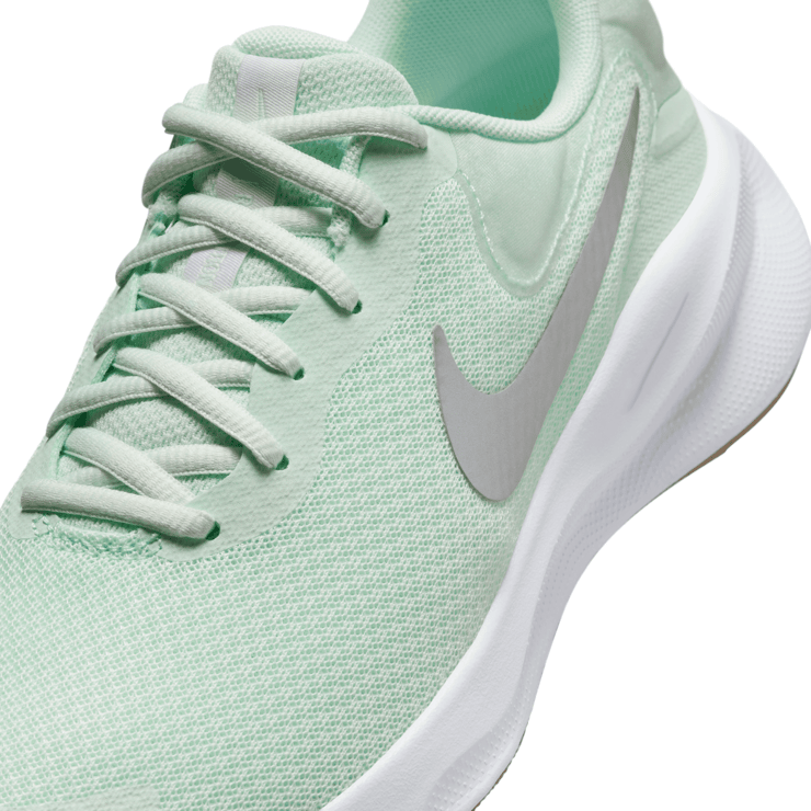 Nike Revolution 7 Road Angle 3