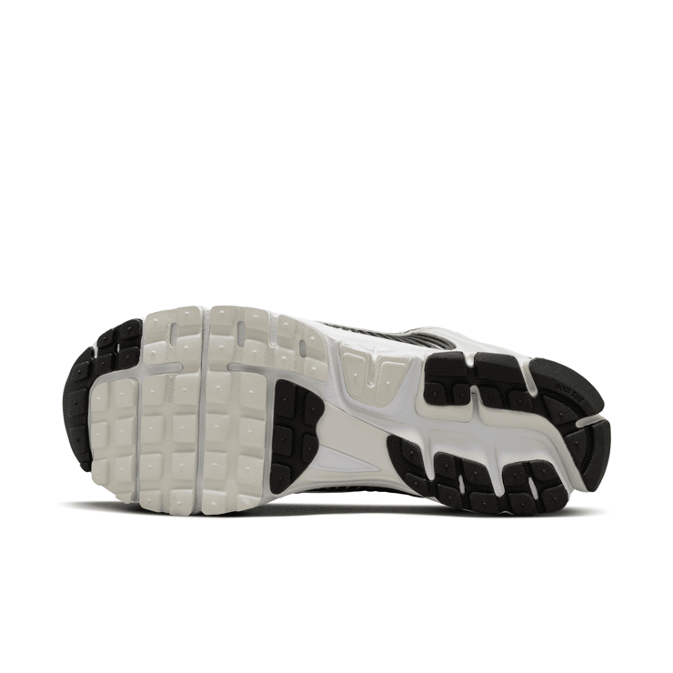 Nike Air Zoom Vomero 5 White Black Angle 0