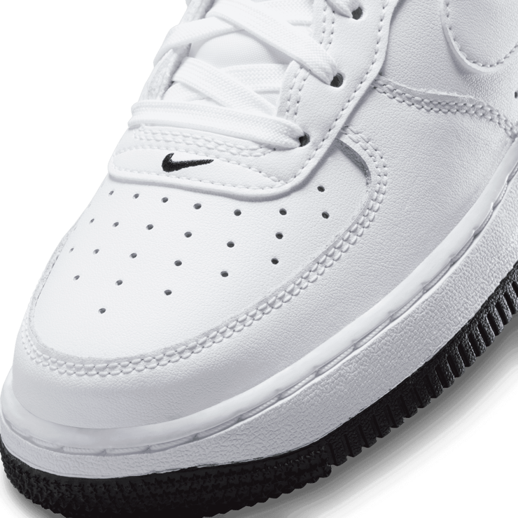 Nike Air Force 1 '07 ESS 'White Black' (GS) Angle 4