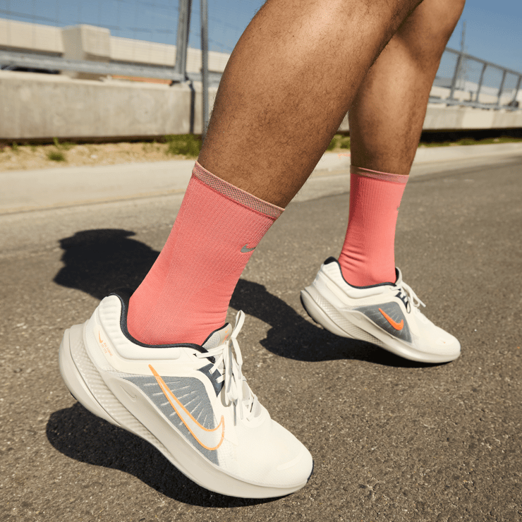 Nike Quest 5 Road Angle 6