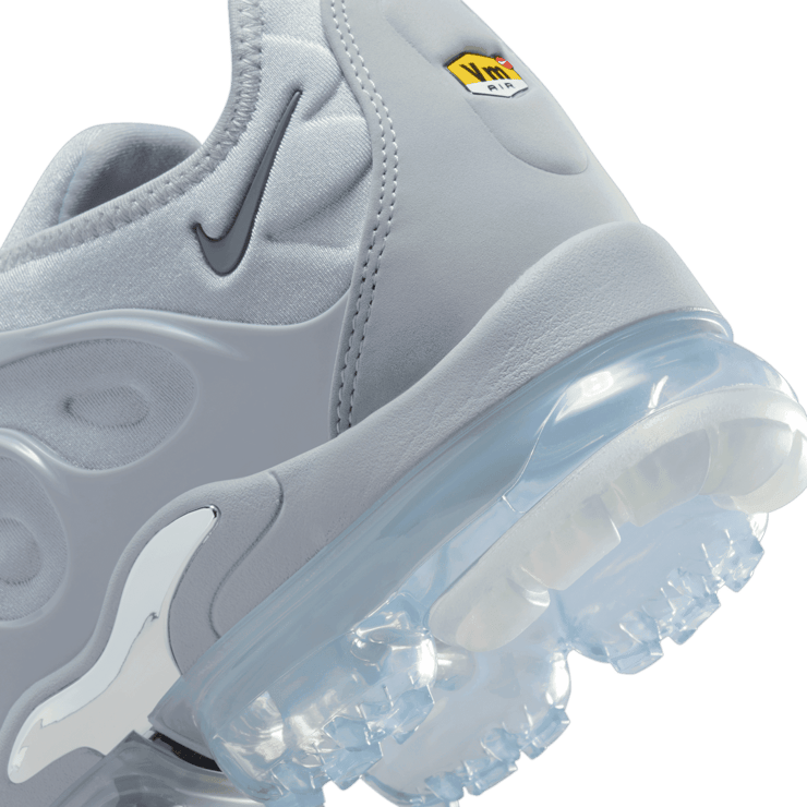 Nike Air VaporMax Plus 'Wolf Grey' 2018 Angle 5