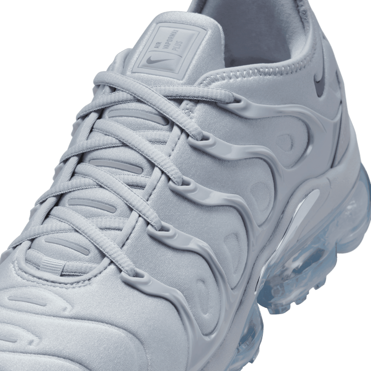 Nike Air VaporMax Plus 'Wolf Grey' 2018 Angle 4