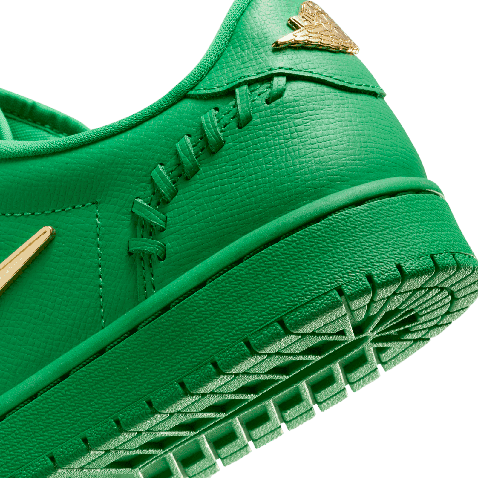 nike cross trainer low lucky green