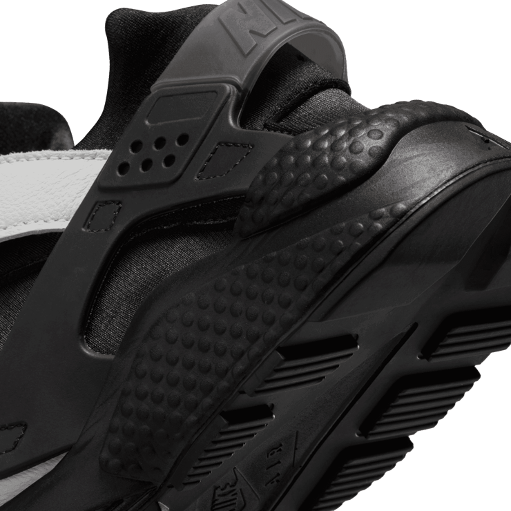 Nike Air Huarache Reverse Panda Angle 5