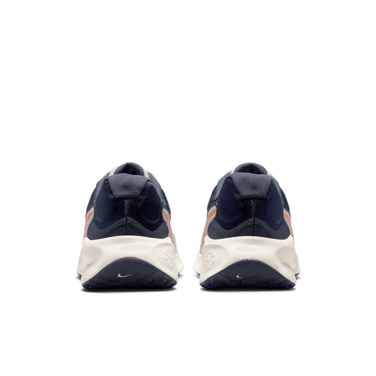 Nike Revolution 7 Road Angle 4