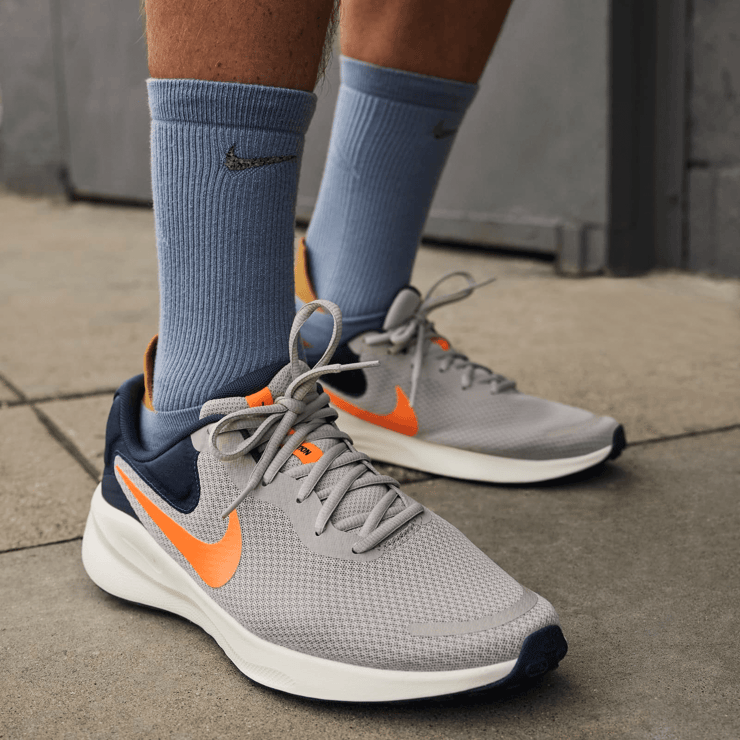 Nike Revolution 7 Road Angle 7