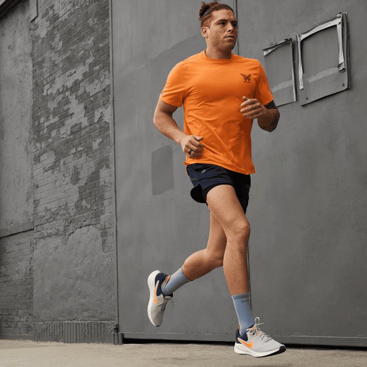 Nike Revolution 7 Road Angle 0