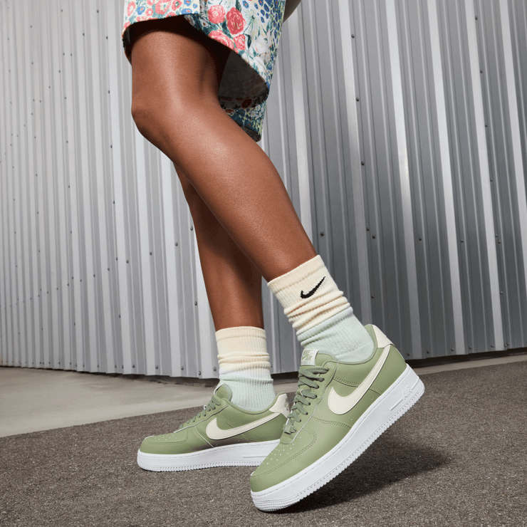 Nike Air Force 1 '07 Angle 8