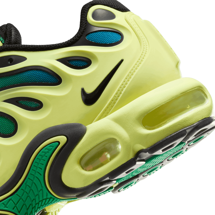 Nike Air Max Plus Drift Light Lemon Twist Stadium Green Angle 5