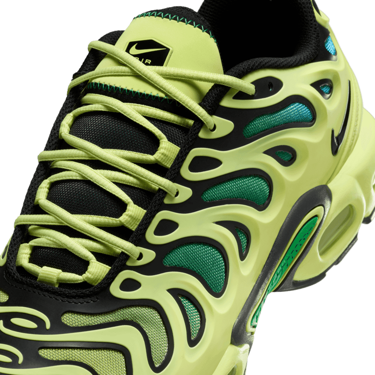 Nike Air Max Plus Drift Light Lemon Twist Stadium Green Angle 4