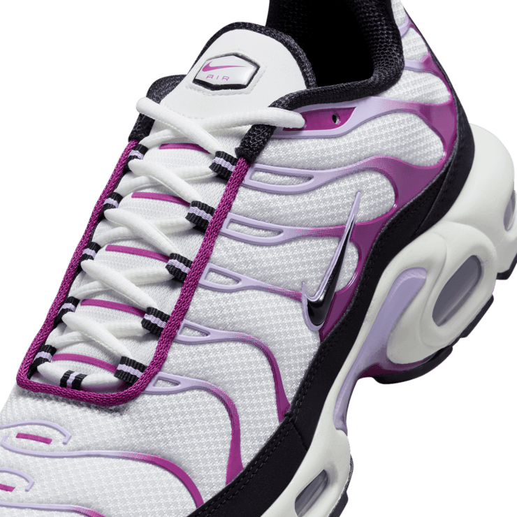 Nike Air Max Plus Lilac Bloom Angle 4