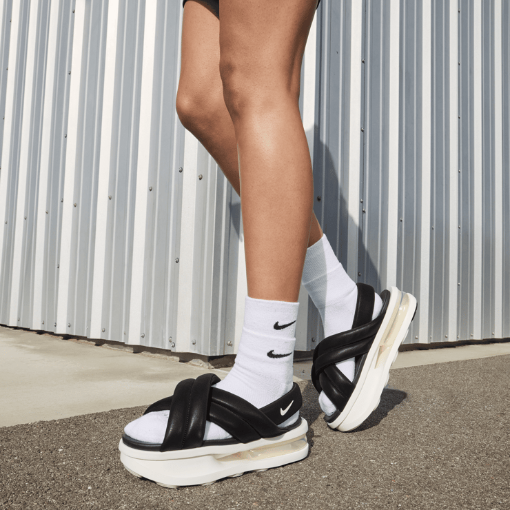 Nike Air Max Isla Sandals Angle 8