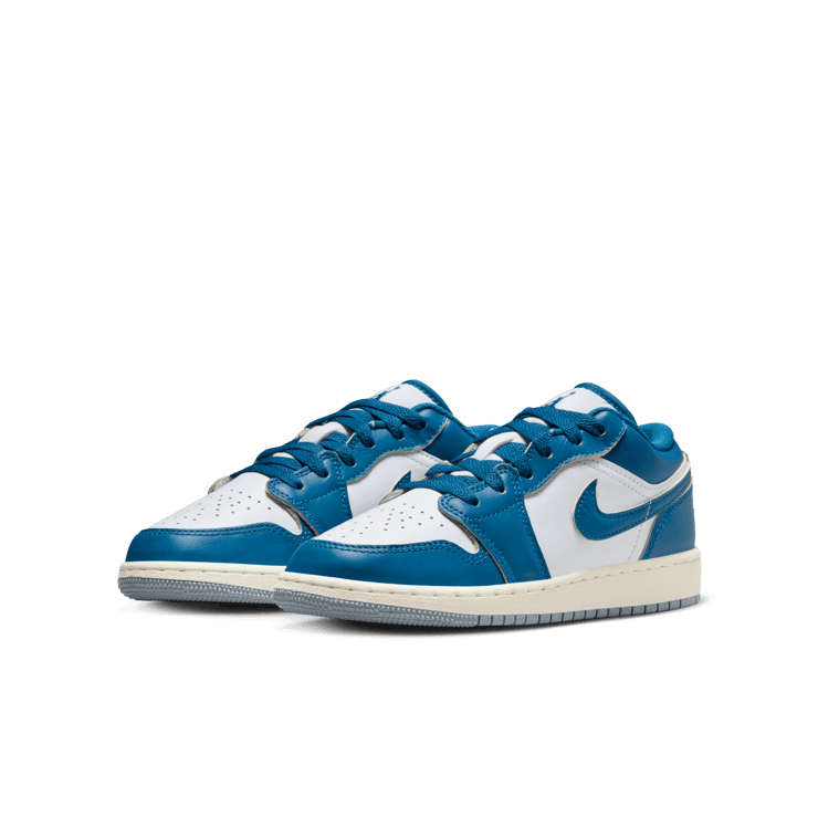 Air Jordan 1 Low SE Industrial Blue (GS) Angle 2