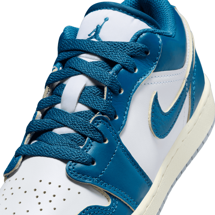 Air Jordan 1 Low SE Industrial Blue (GS) Angle 4