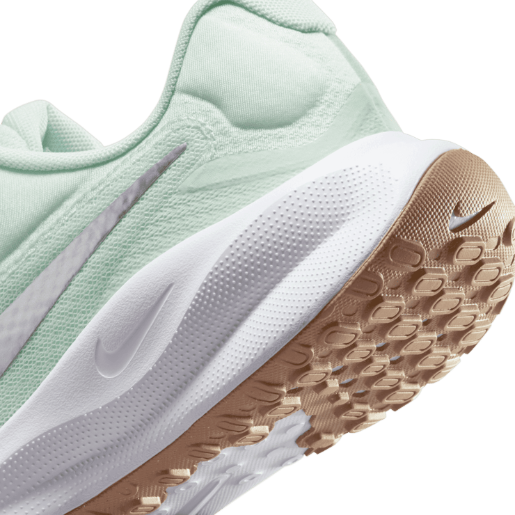 Nike Revolution 7 Road (Extra Wide) Angle 5