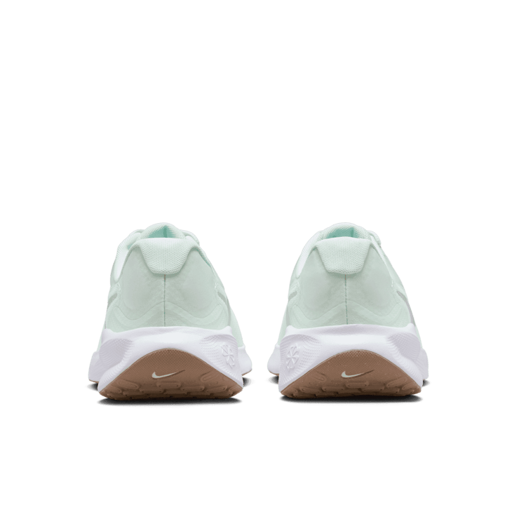 Nike Revolution 7 Road (Extra Wide) Angle 3