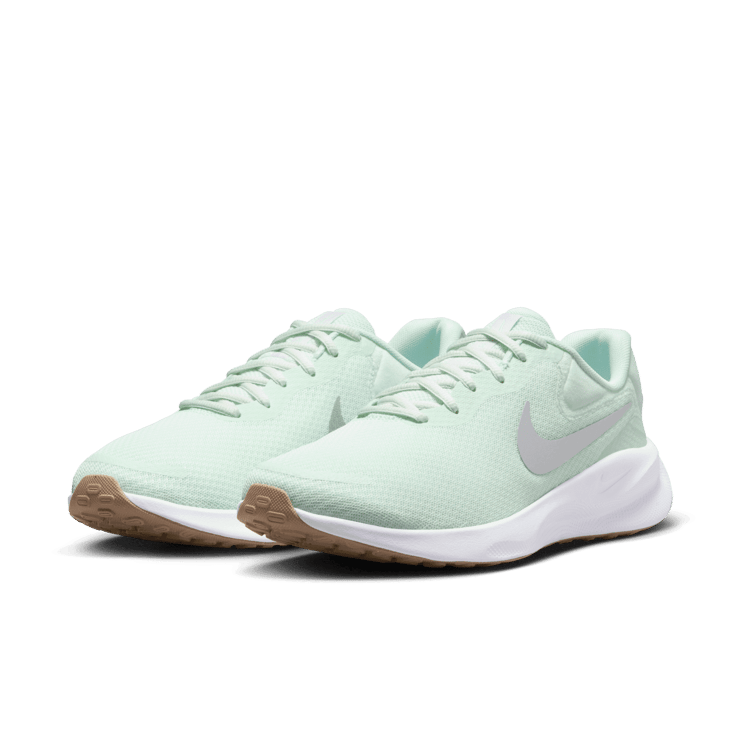 Nike Revolution 7 Road (Extra Wide) Angle 2