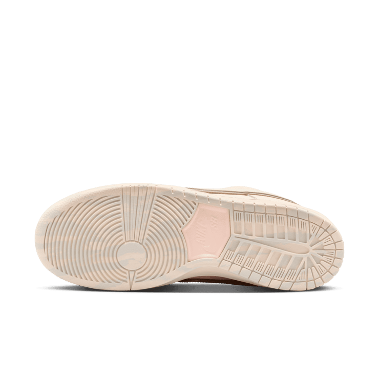 Nike SB Dunk Low Trocadéro Gardens Angle 0