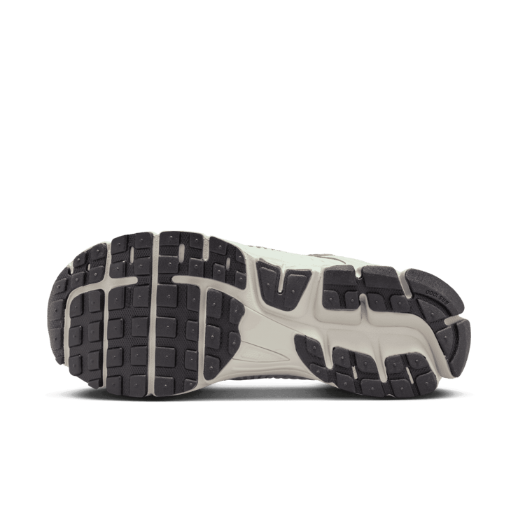 Nike Zoom Vomero 5 Light Silver Chrome (W) Angle 0