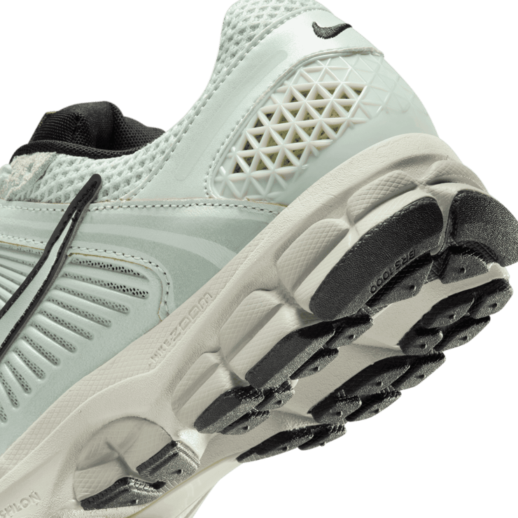 Nike Zoom Vomero 5 Light Silver Chrome (W) Angle 5