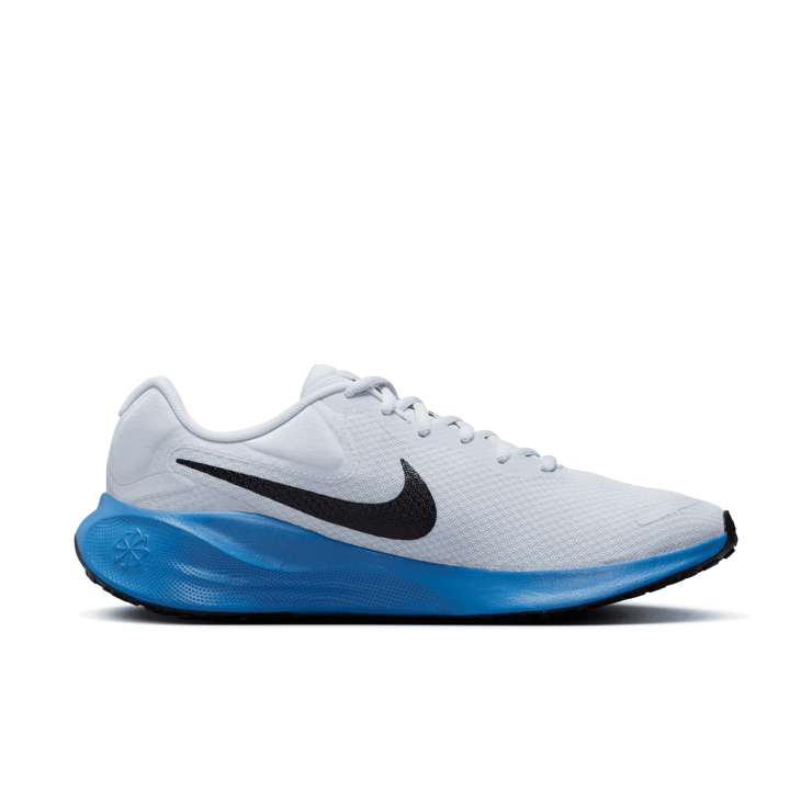 Nike Revolution 7 Road Angle 1