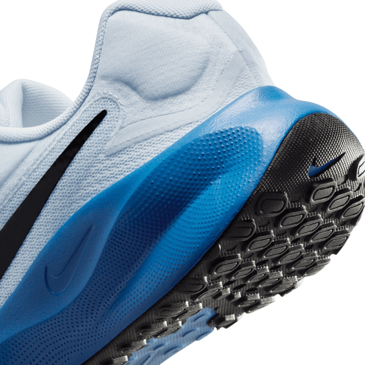 Nike Revolution 7 Road Angle 4